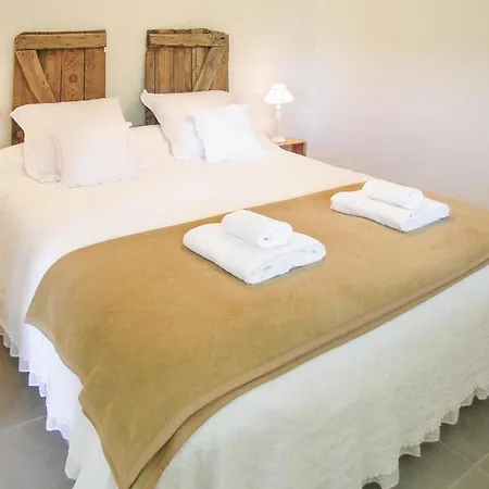 3 Bedroom Cozy In St,aubin De Cadeleche