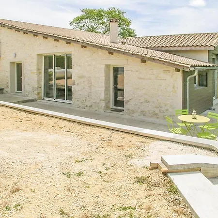 Gorgeous Home In Staubin De Cadelech Razac-d'Eymet