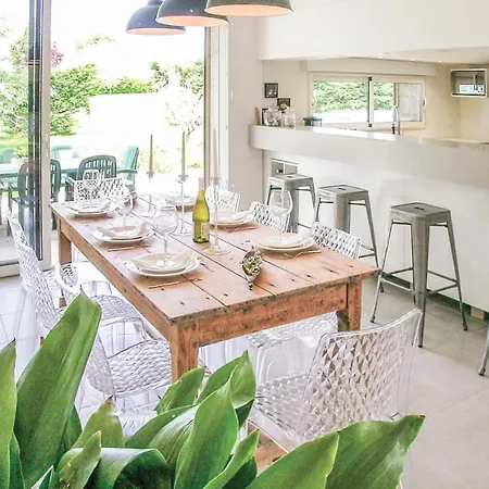3 Bedroom Cozy In St,aubin De Cadeleche *