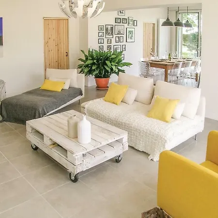 Dom wakacyjny 3 Bedroom Cozy In St,aubin De Cadeleche *